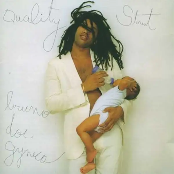Doc gyneco holding a baby in his arms